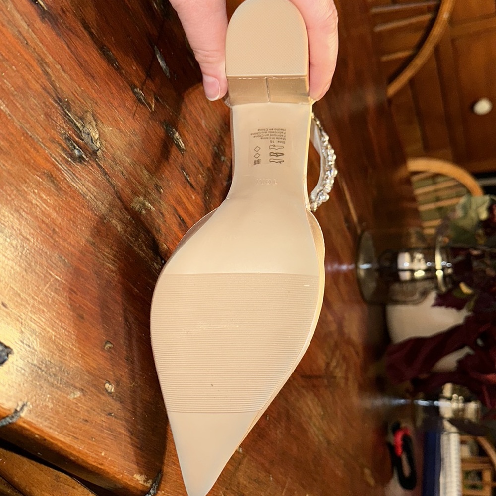 Jewel by Badgley Mischka bridal shoes. - Picture 5 of 7